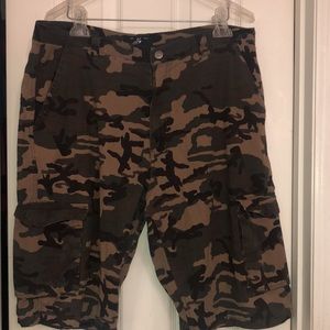 Live Free Men's Army Green Pattern Cargo Shorts